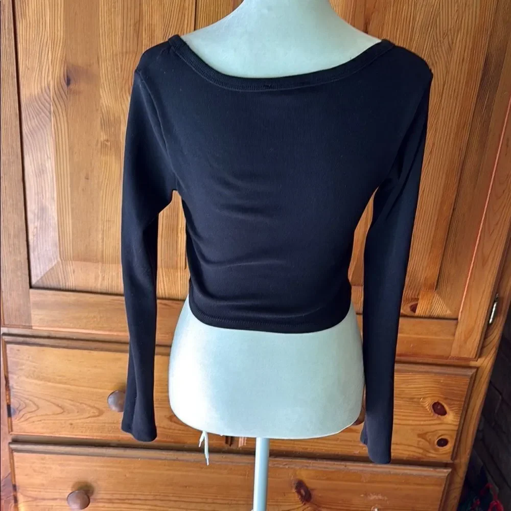 Zara Black Women's long sleeve Crop Top. Size Medium.